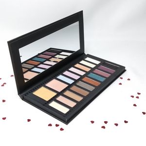 Eyeshadow palette 18 color Urban Memory cosmetics